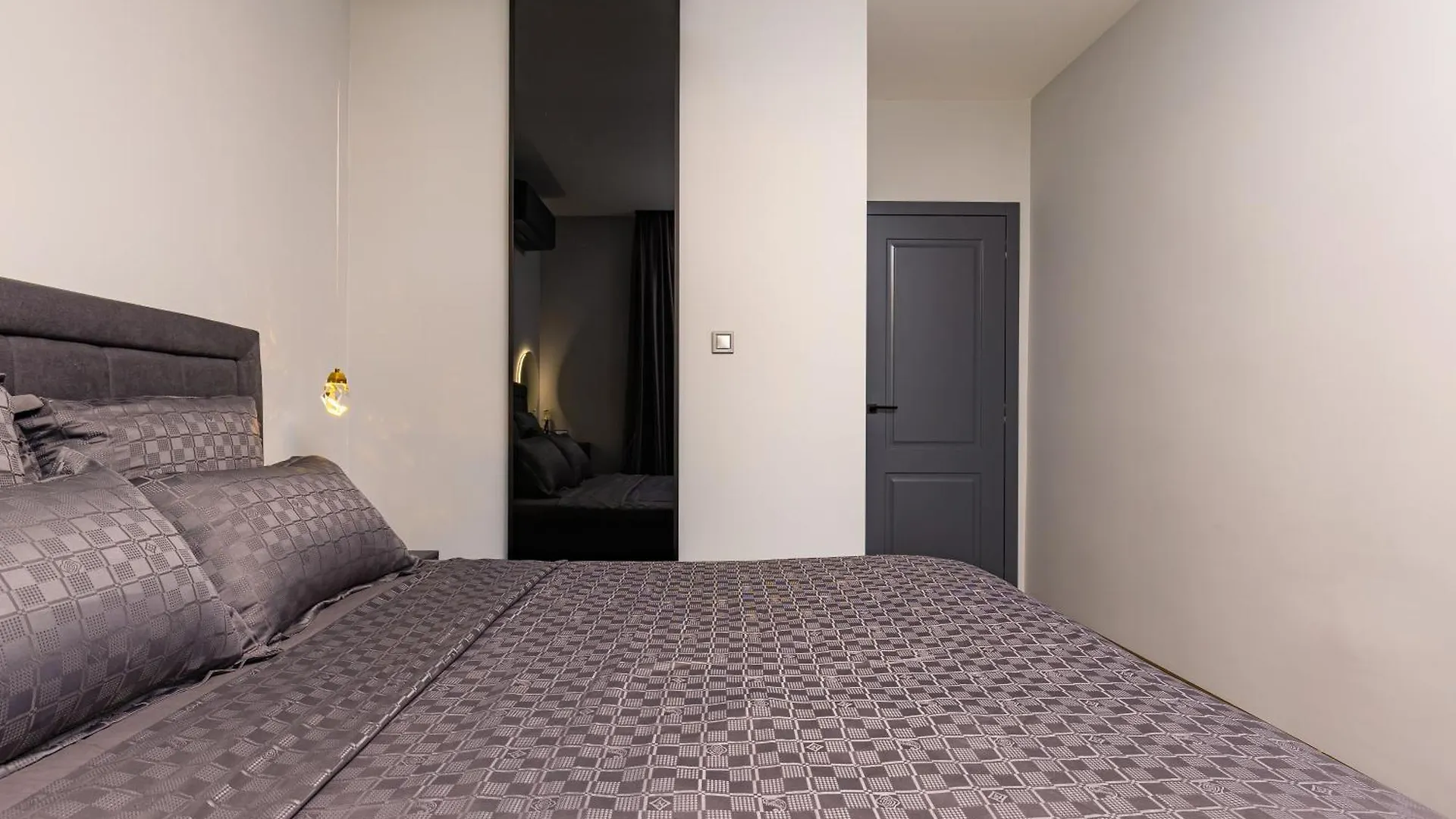 Happy People Plovdiv - Grey 1-Bd Apartment By Flat Mаnager