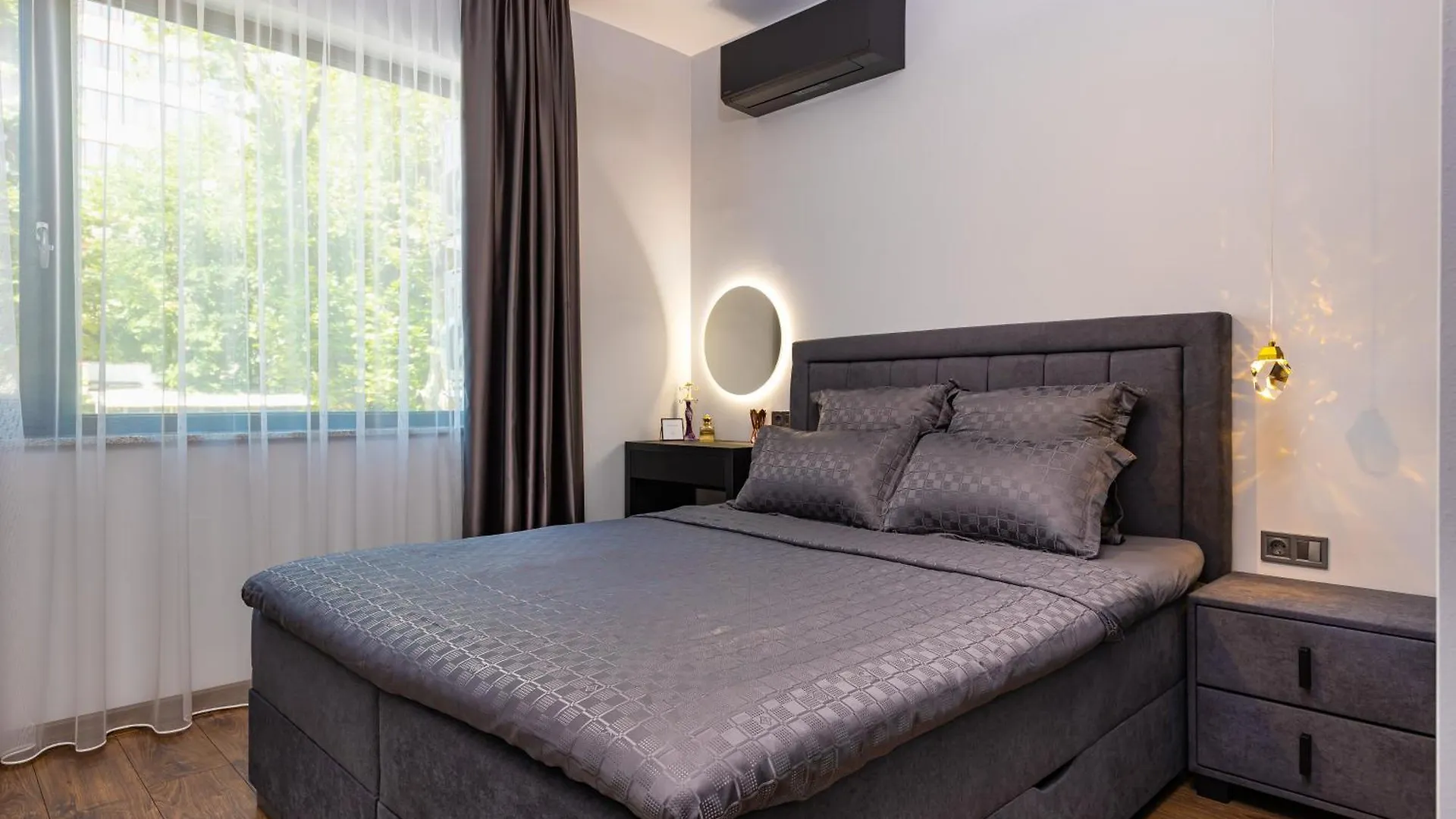 Happy People Plovdiv - Grey 1-Bd Apartment By Flat Mаnager 0*,  Bulharsko
