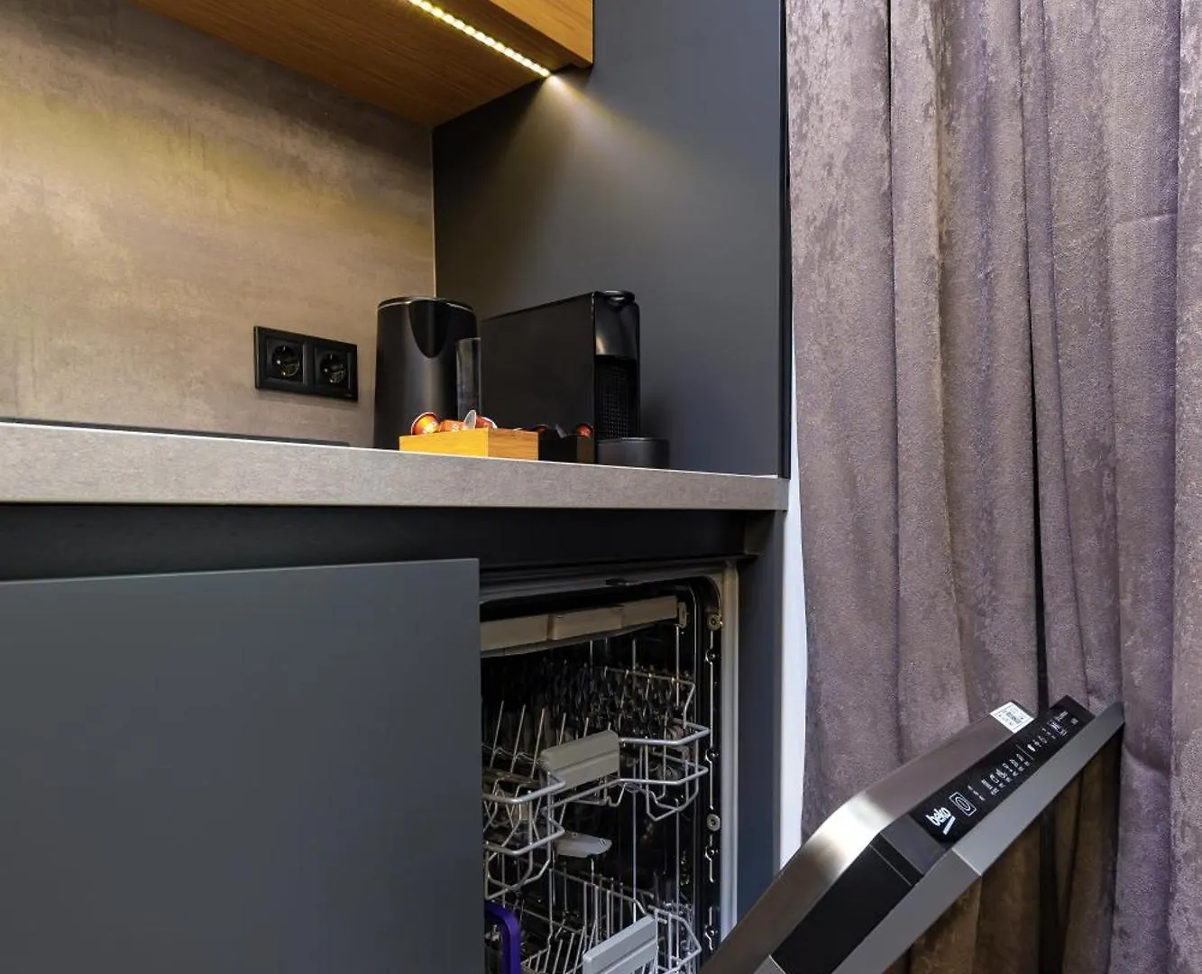 Happy People Plovdiv - Grey 1-Bd Apartment By Flat Mаnager