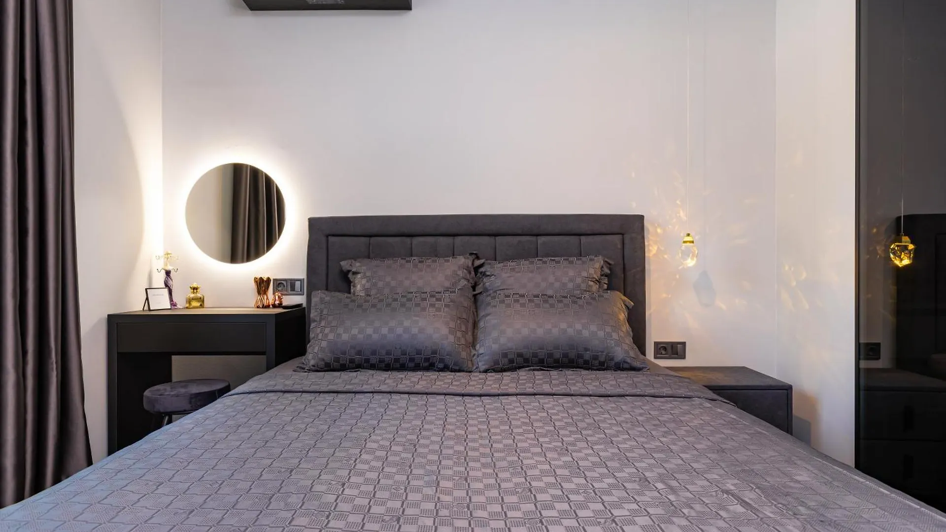 Happy People Plovdiv - Grey 1-Bd Apartment By Flat Mаnager